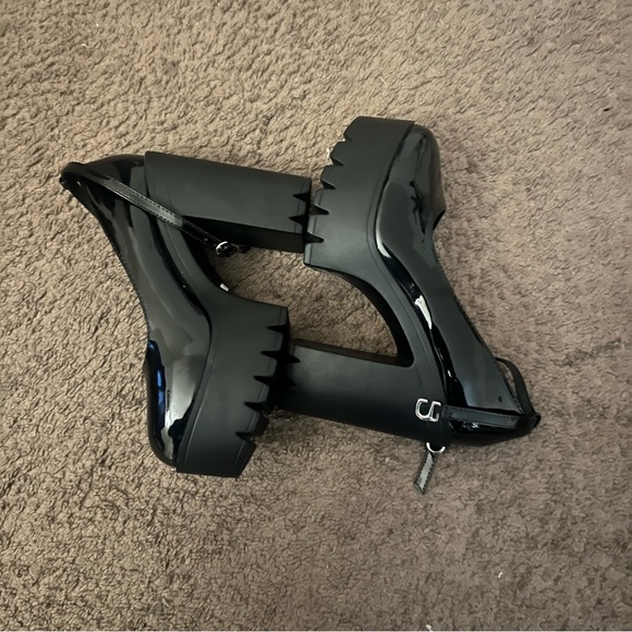 Chunky Heels - Picture 3 of 6